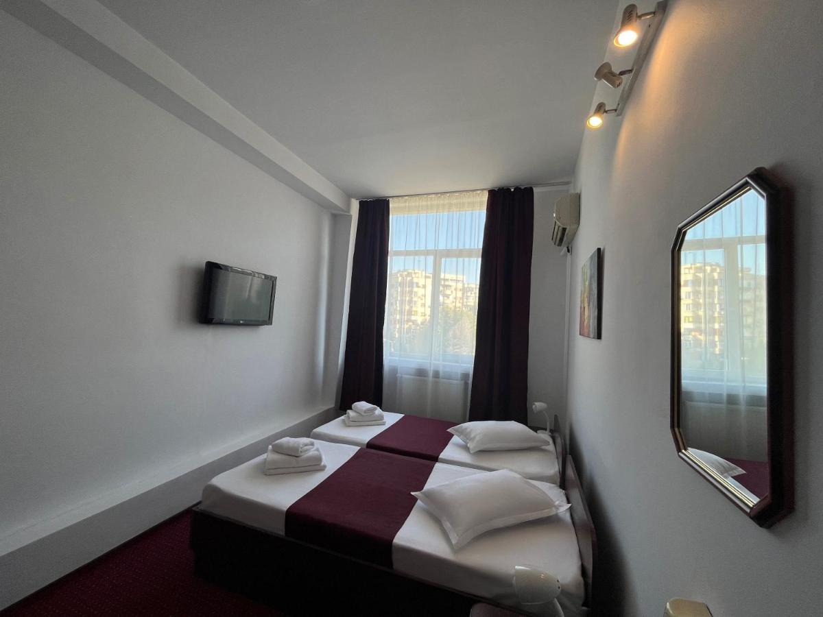 Hotel Tineretului Bucharest Exterior photo